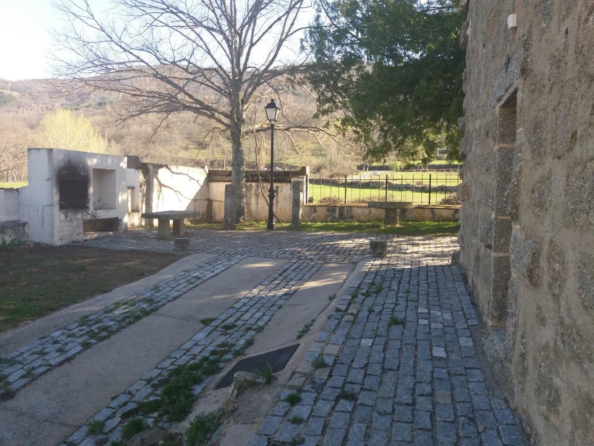 Casa Rural De Benjamin Palencia Villafranca de la Sierra Exterior photo