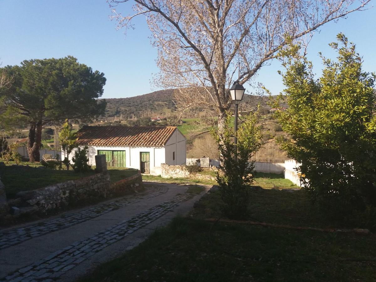 Casa Rural De Benjamin Palencia Villafranca de la Sierra Exterior photo